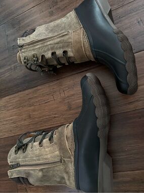 Sperry Women's Two-Tone Brown and Black Lace-Up Duck Boots
